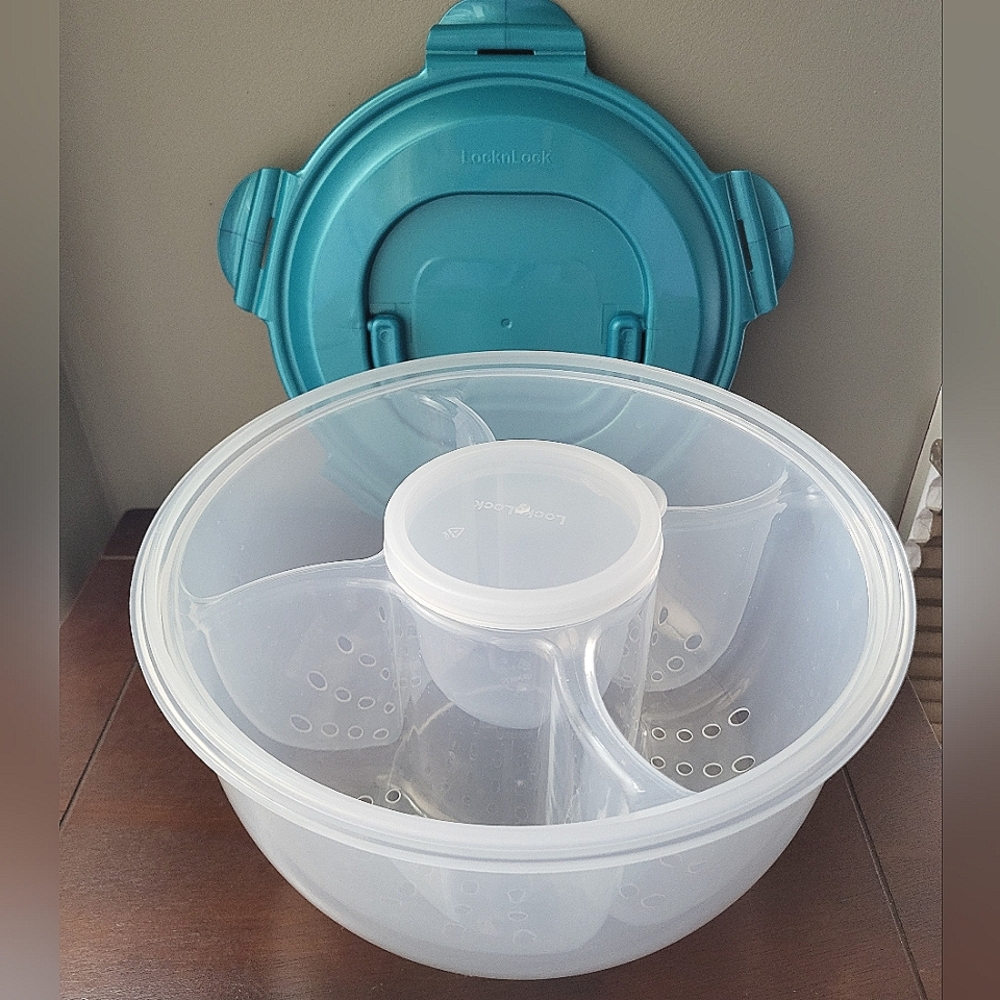 LocknLock 4.2 quart Bowl with insert and carry handle brand new